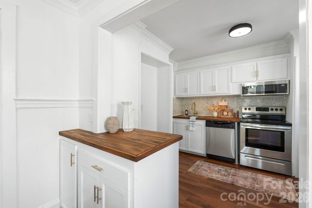 4 Elliott Drive, Thomasville, NC 27360