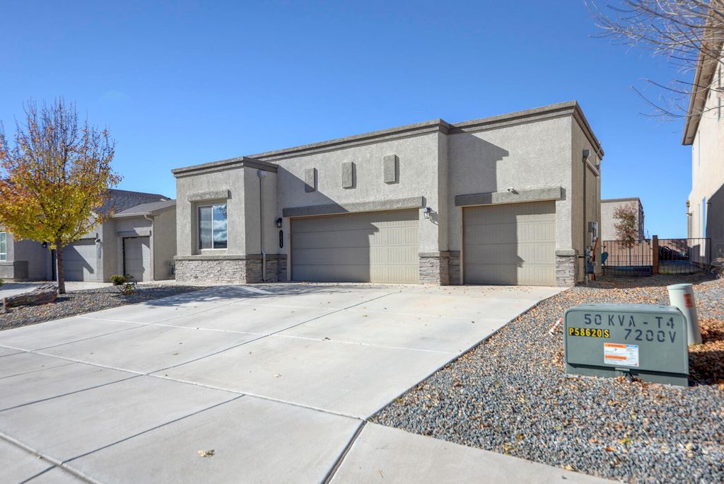 1035 Grace Court NE, Rio Rancho, NM 87144