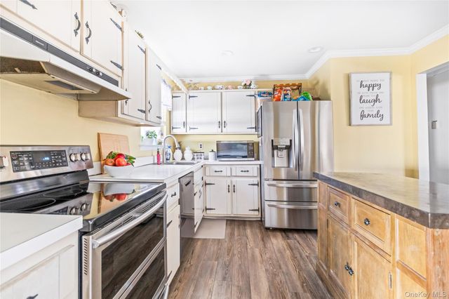 9 Golf Course Road, Bellport, NY 11713