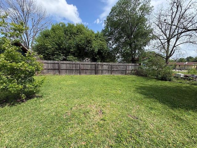 805 Beauty Street, Dayton, TX 77535