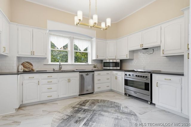 221 Woodward Boulevard, Tulsa, OK 74114
