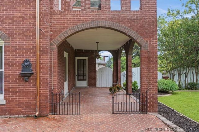 221 Woodward Boulevard, Tulsa, OK 74114