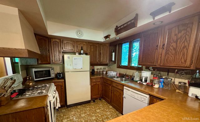 110 Old Us 141 Highway, Crystal Falls, MI 49920