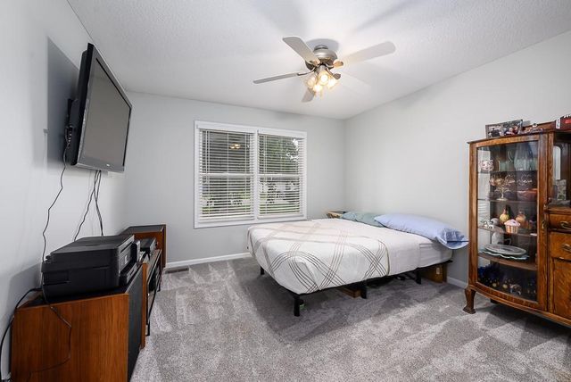 190 Rawlings Drive, Tonganoxie, KS 66086