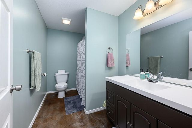 190 Rawlings Drive, Tonganoxie, KS 66086