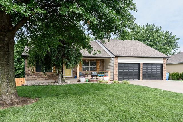 190 Rawlings Drive, Tonganoxie, KS 66086