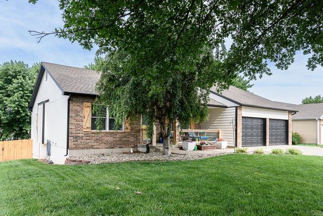 190 Rawlings Drive, Tonganoxie, KS 66086