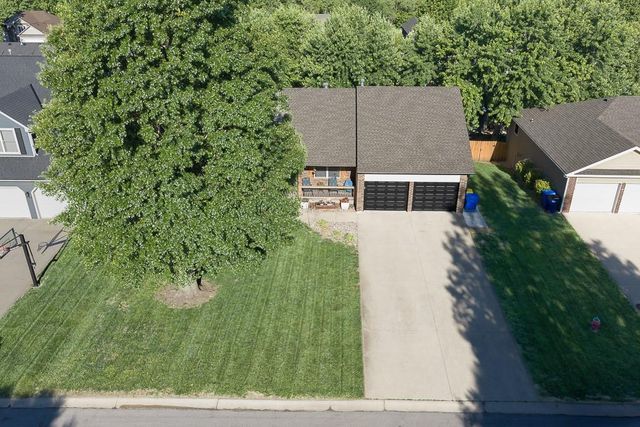 190 Rawlings Drive, Tonganoxie, KS 66086