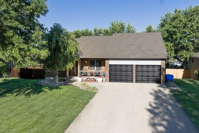 190 Rawlings Drive, Tonganoxie, KS 66086