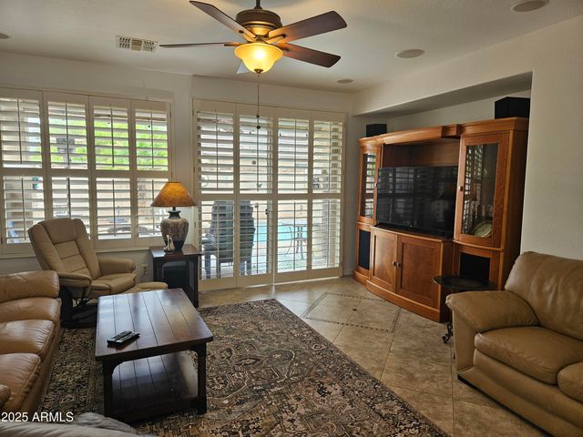 202 W TWIN PEAKS Parkway, San Tan Valley, AZ 85143