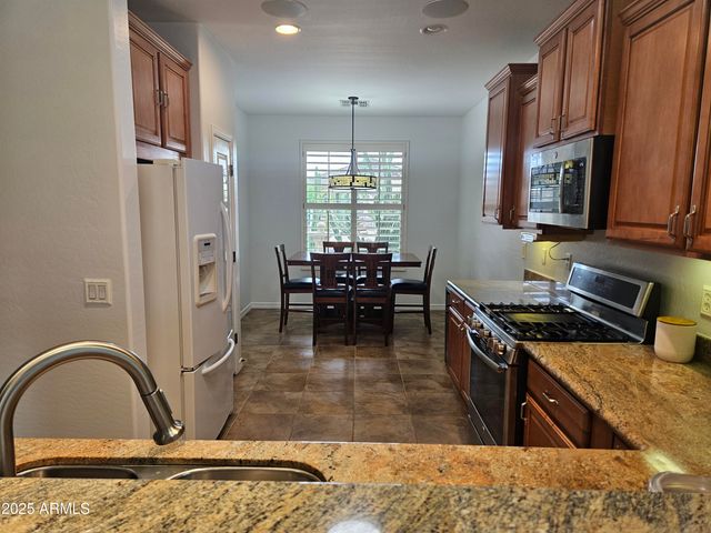 202 W TWIN PEAKS Parkway, San Tan Valley, AZ 85143