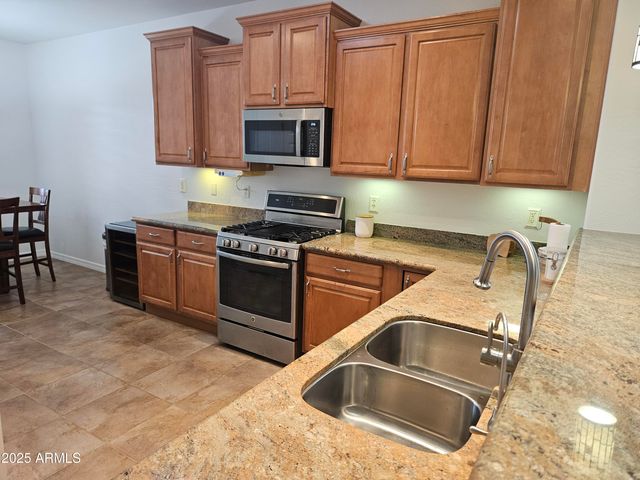 202 W TWIN PEAKS Parkway, San Tan Valley, AZ 85143