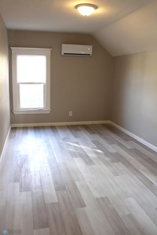 921 6th Avenue N, Fargo, ND 58102