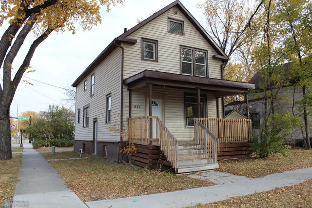 921 6th Avenue N, Fargo, ND 58102