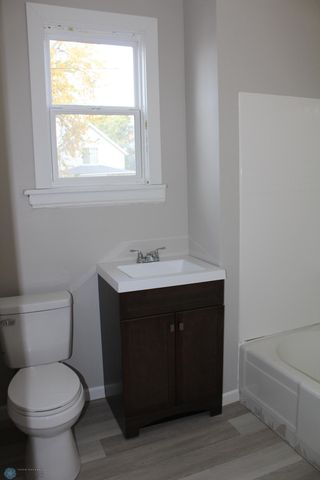 921 6th Avenue N, Fargo, ND 58102