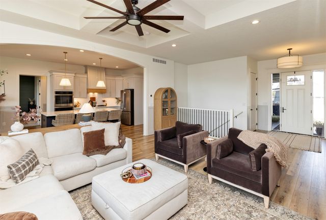 3635 NW 167th Street, Clive, IA 50325
