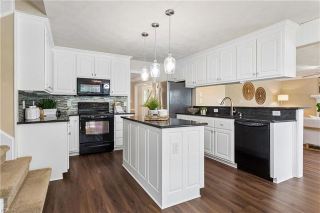 1733 Head Of River RD, Chesapeake, VA 23322