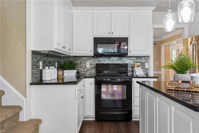 1733 Head Of River RD, Chesapeake, VA 23322