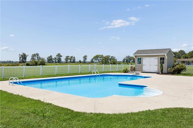 1733 Head Of River RD, Chesapeake, VA 23322