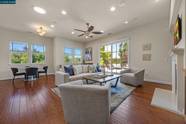 5 Pardi Ln, Clayton, CA 94517