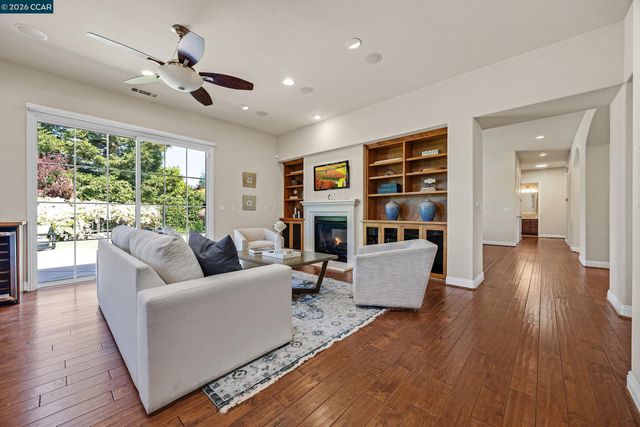 5 Pardi Ln, Clayton, CA 94517