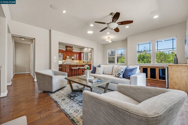 5 Pardi Ln, Clayton, CA 94517