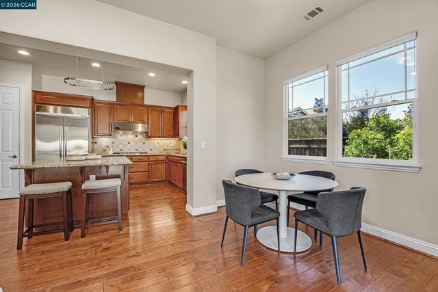 5 Pardi Ln, Clayton, CA 94517