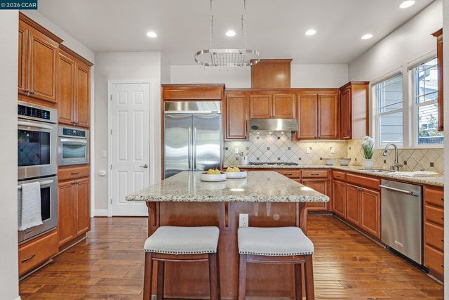 5 Pardi Ln, Clayton, CA 94517