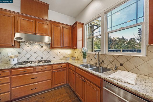 5 Pardi Ln, Clayton, CA 94517