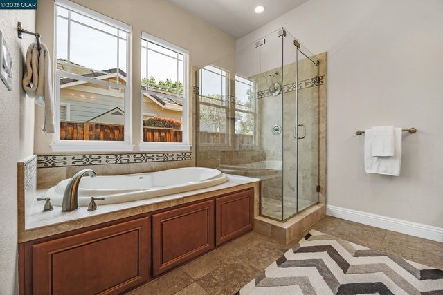 5 Pardi Ln, Clayton, CA 94517