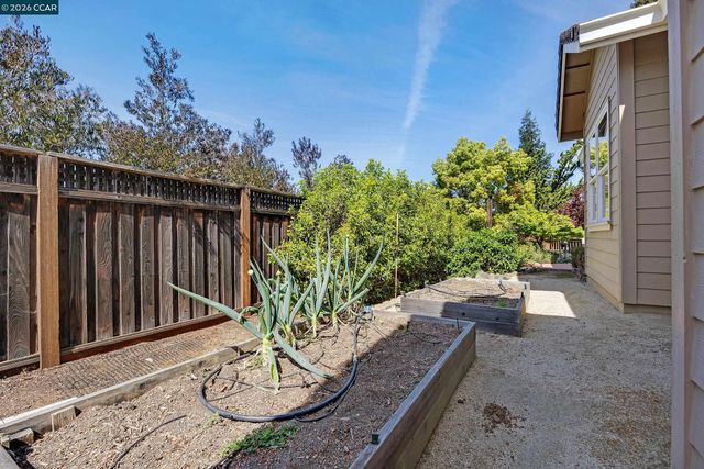 5 Pardi Ln, Clayton, CA 94517