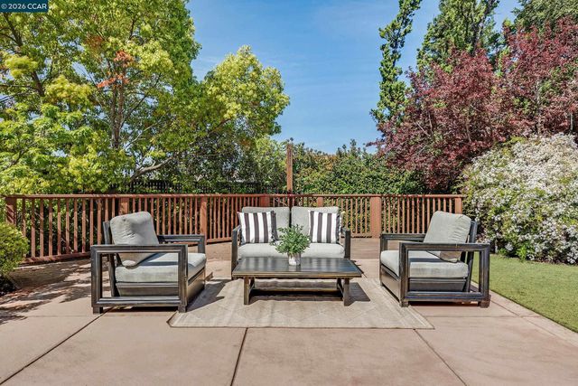 5 Pardi Ln, Clayton, CA 94517