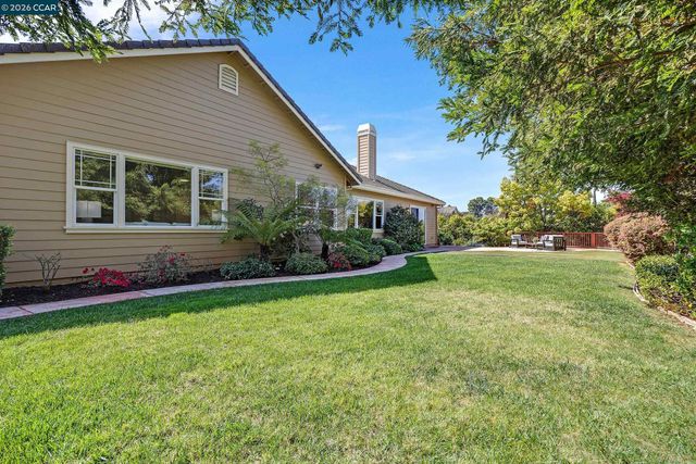 5 Pardi Ln, Clayton, CA 94517