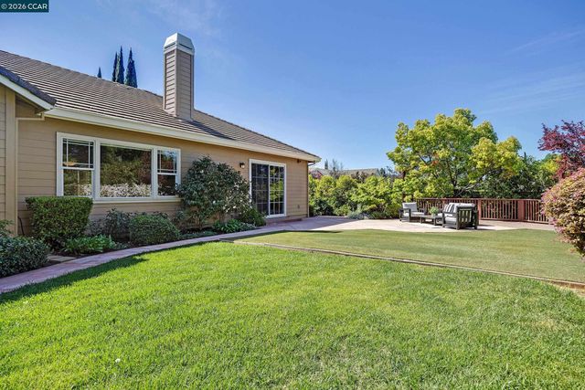5 Pardi Ln, Clayton, CA 94517