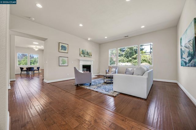 5 Pardi Ln, Clayton, CA 94517