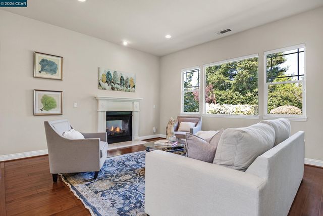 5 Pardi Ln, Clayton, CA 94517