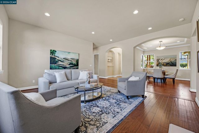 5 Pardi Ln, Clayton, CA 94517