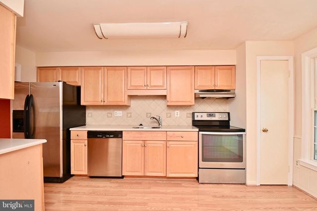 2481 WINDBREAK DR, Alexandria, VA 22306