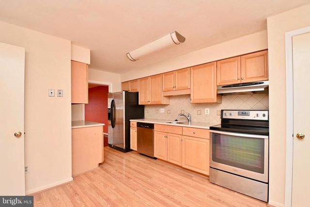 2481 WINDBREAK DR, Alexandria, VA 22306