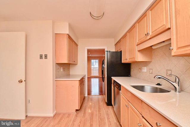 2481 WINDBREAK DR, Alexandria, VA 22306