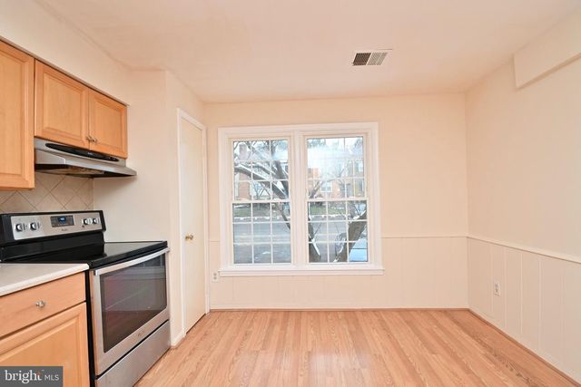 2481 WINDBREAK DR, Alexandria, VA 22306