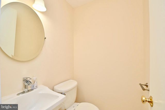 2481 WINDBREAK DR, Alexandria, VA 22306