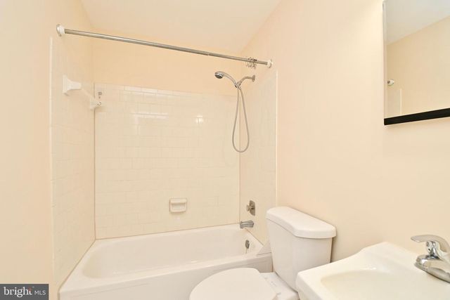 2481 WINDBREAK DR, Alexandria, VA 22306