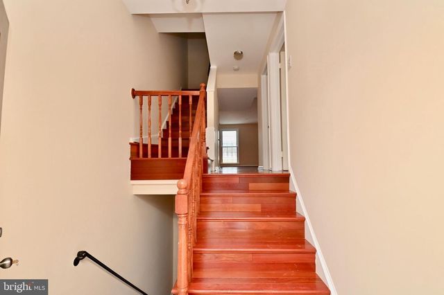 2481 WINDBREAK DR, Alexandria, VA 22306