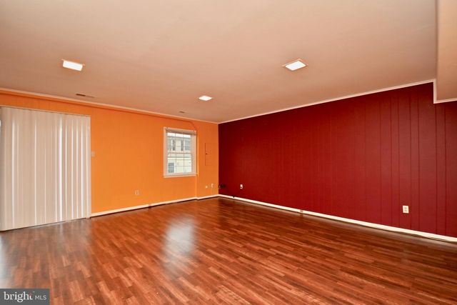 2481 WINDBREAK DR, Alexandria, VA 22306