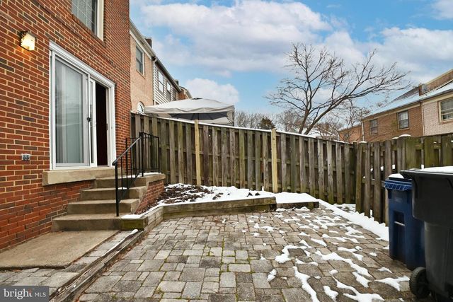 2481 WINDBREAK DR, Alexandria, VA 22306