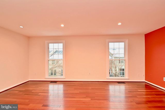 2481 WINDBREAK DR, Alexandria, VA 22306