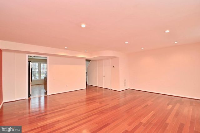 2481 WINDBREAK DR, Alexandria, VA 22306