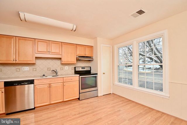 2481 WINDBREAK DR, Alexandria, VA 22306