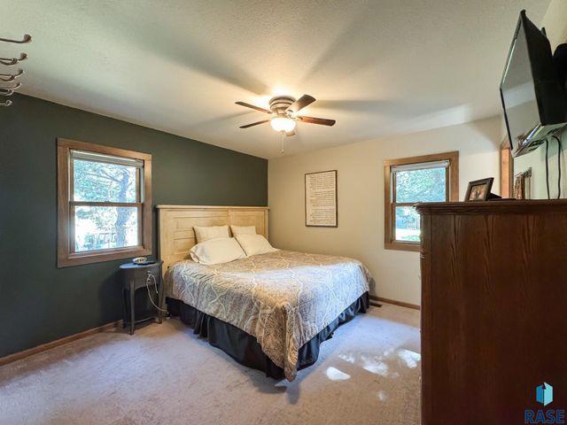 4905 E Cynthia Dr Drive, Sioux Falls, SD 57110